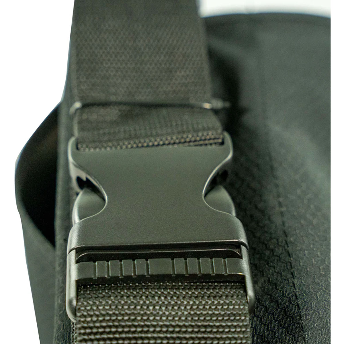 Club Series Divided Shell Pouch With Belt Green